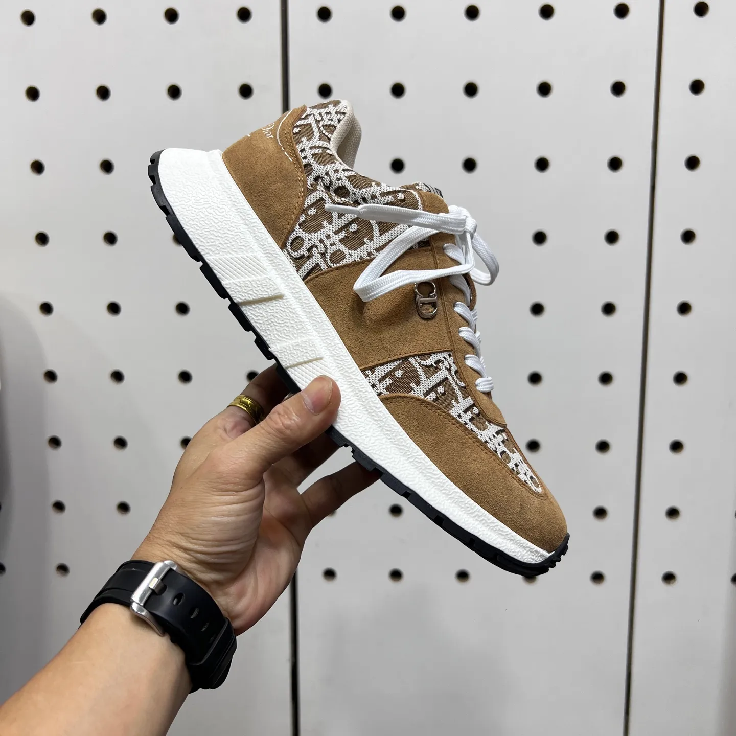 Factory price: 438💰【DIAo·Dior】Original quality.~ Unique modern style sneakers. 🏃A must-have casual shoe for trendy men😍😍 Original brand imported from Italy, imported original leather, sheep lining (refuses to discolor and grind feet) Sole: Original sole provided by the original factory, French lazy style design ⚠️Fit to the feet, original quality, super comfortable original sole. It’s like shooting the real thing 🎬The real thing is better, high-quality sneakers, size: 38-44, custom-made 45